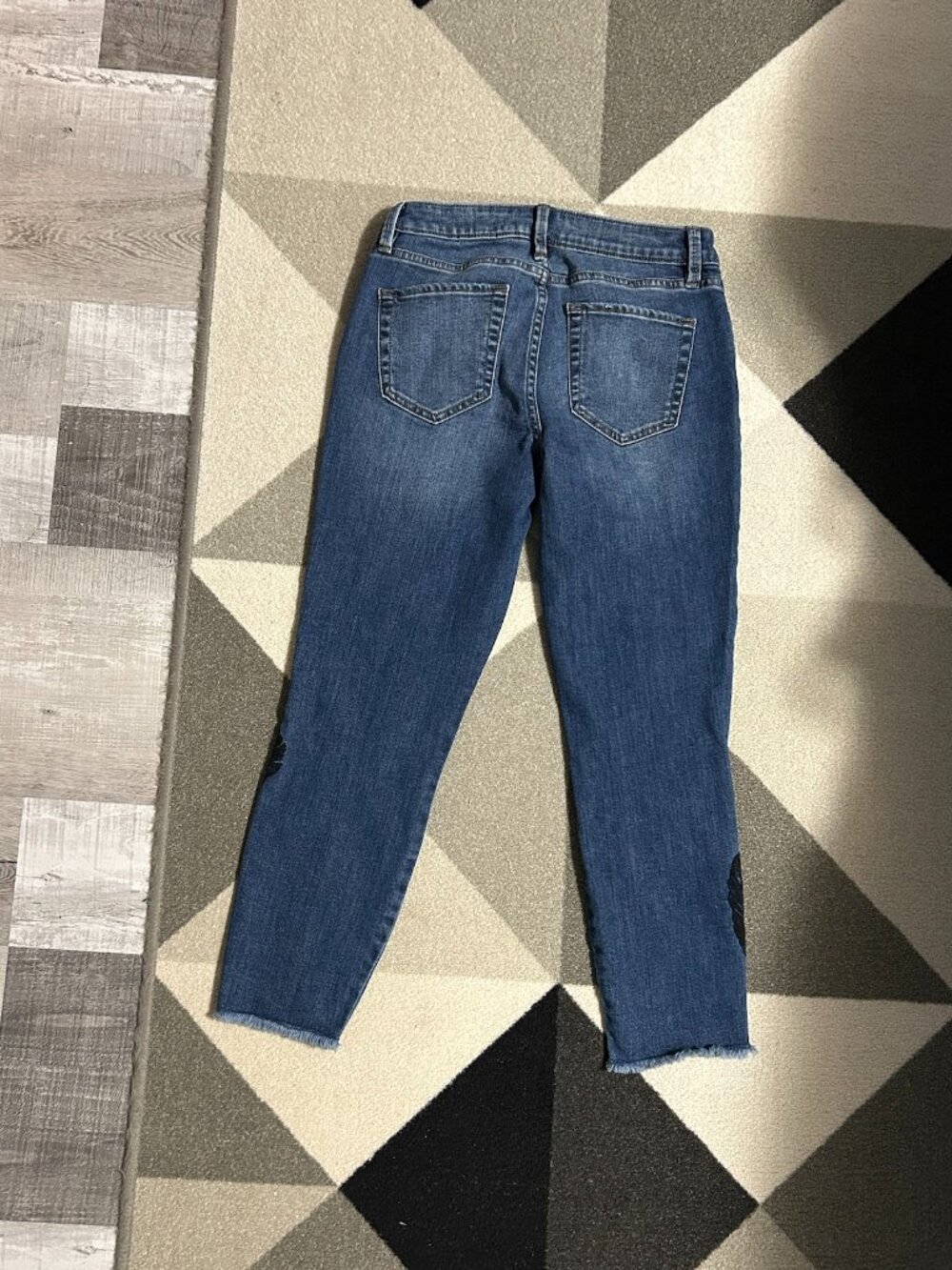 A.N.A Feather Embroidered Distressed Raw Hem Skinny Ankle Jeans Women's Size 2 - Picture 6 of 9